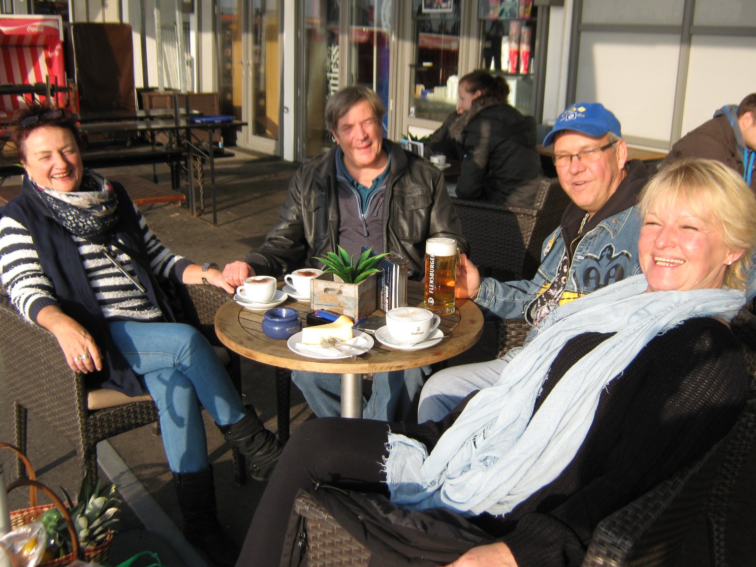 Coffee and cake at Landungsbrücken